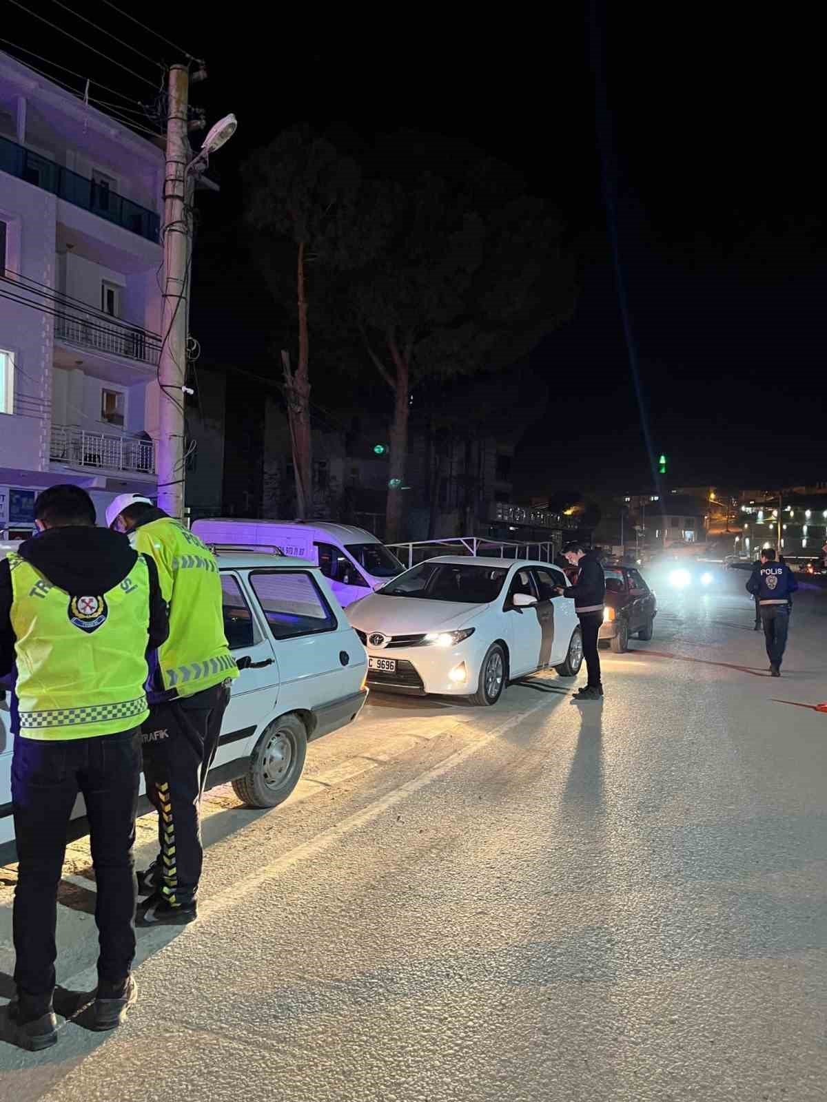 Selendi’de trafik ekiplerinden ’Bu yolda sana çok güveniyoruz’ uygulaması