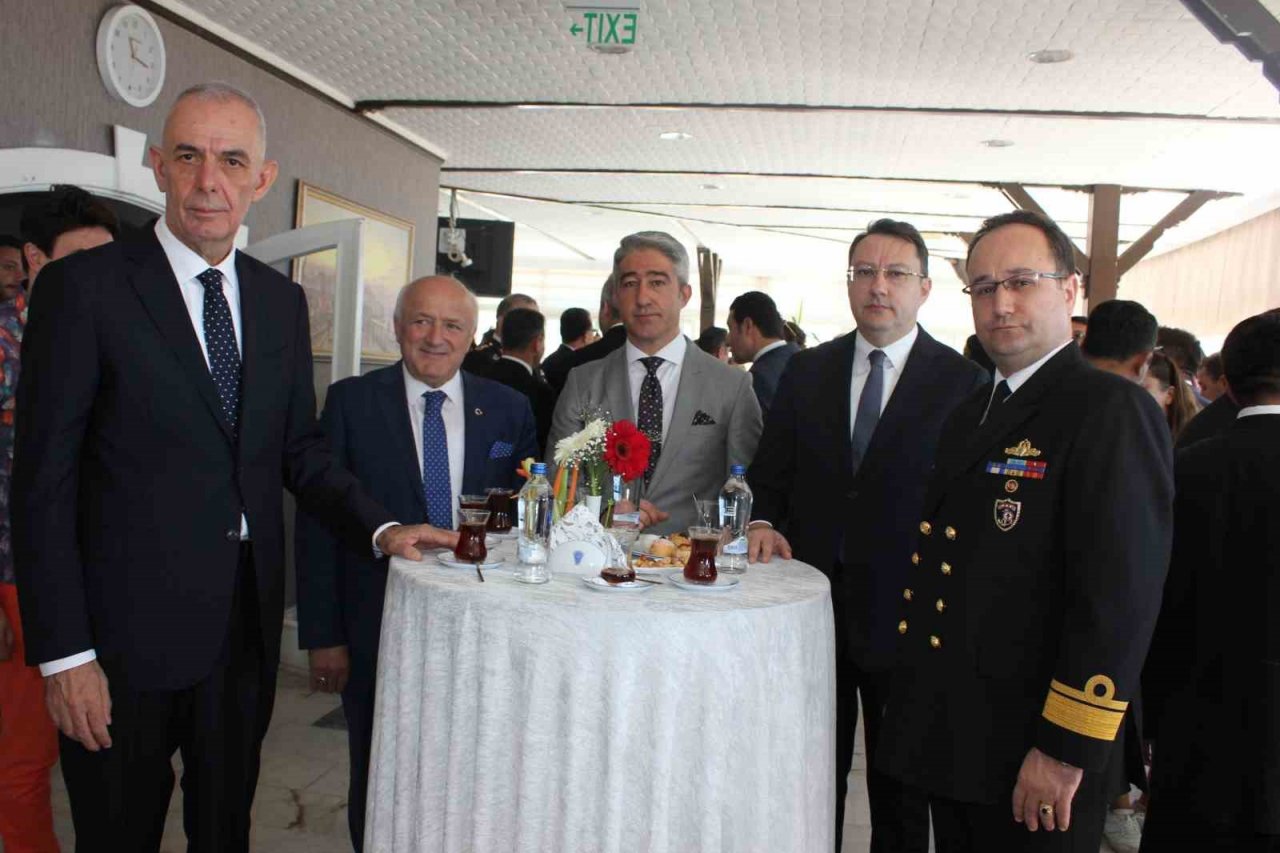 Marmaris protokolü Polis Evi’nde bayramlaştı