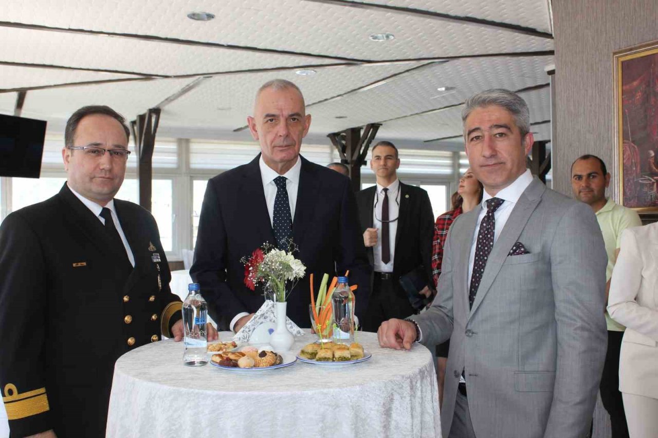 Marmaris protokolü Polis Evi’nde bayramlaştı