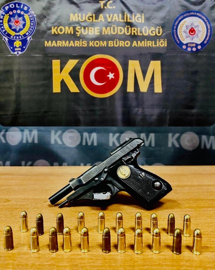 Marmaris’te KOM ekipleri bayram temizliği yaptı