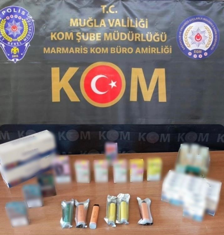 Marmaris’te KOM ekipleri bayram temizliği yaptı