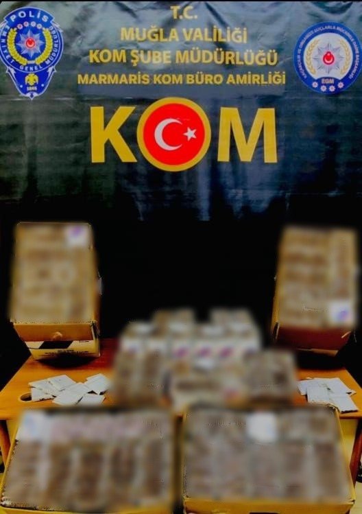 Marmaris’te KOM ekipleri bayram temizliği yaptı