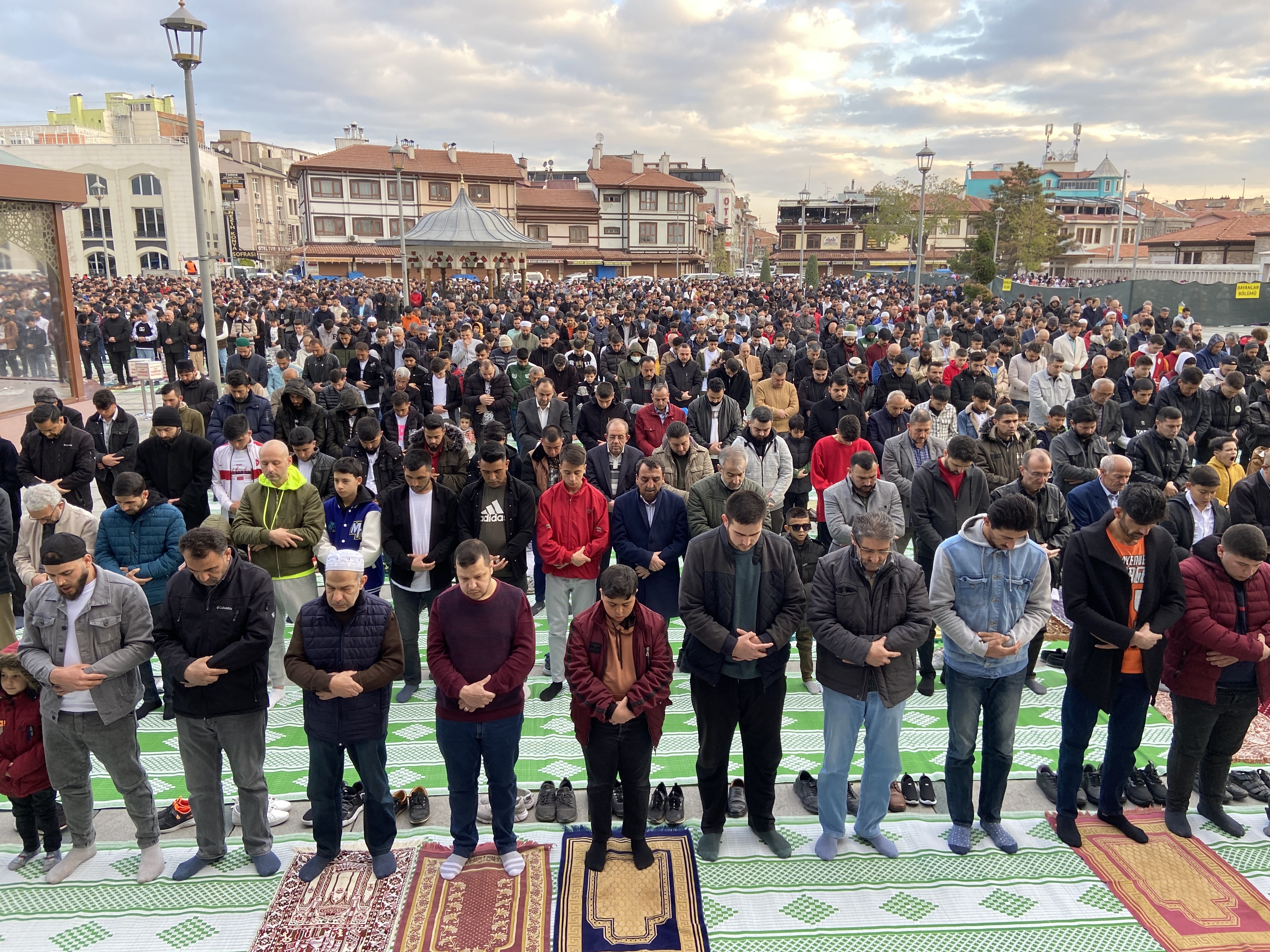mevlanada-bayram-namazi6.jpg