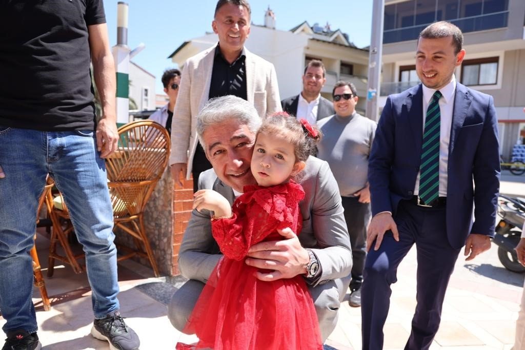 Başkan Oktay, Marmaris esnafıyla bayramlaştı