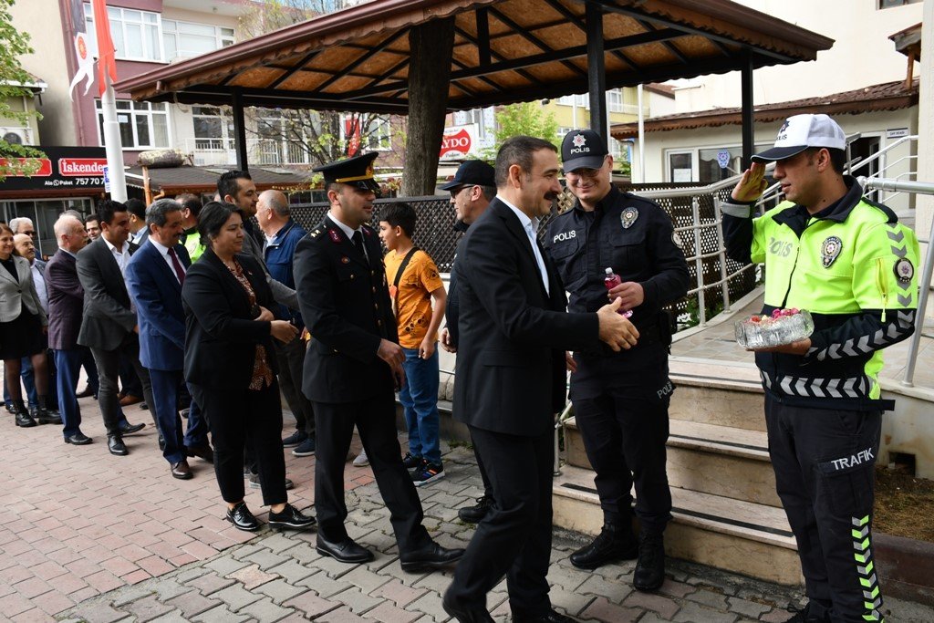 Başkan Usta: "Derdimiz bayrağımız ve vatanımız"