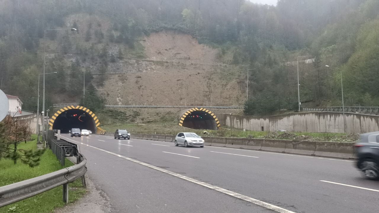 Bayramın birinci günü yola çıkan sürücüler otoyolda yoğunluk oluşturuyor