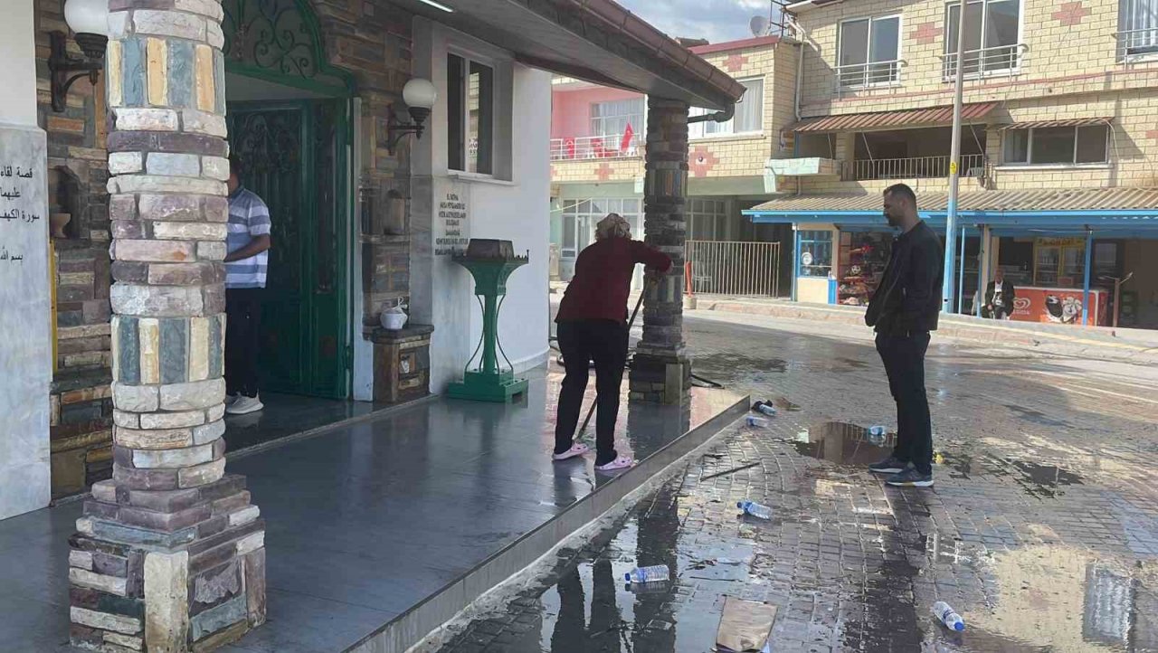 Bir ayakkabı tepkisi de Akşener ve İmamoğlu’na