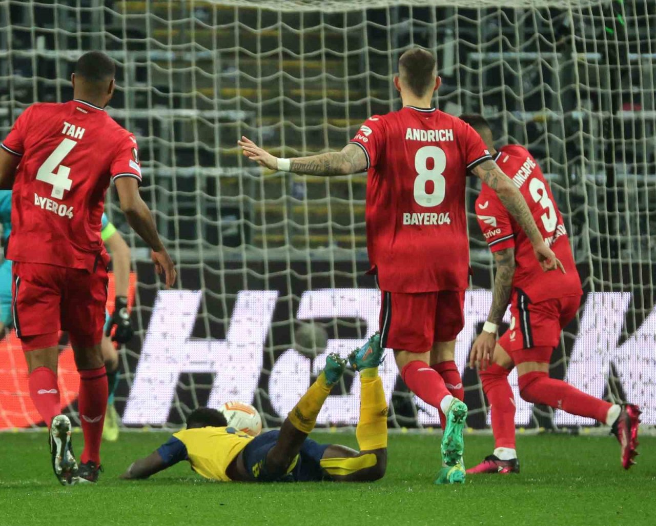 UEFA Avrupa Ligi ve Konferans Ligi’nde yarı finalistler belli oldu