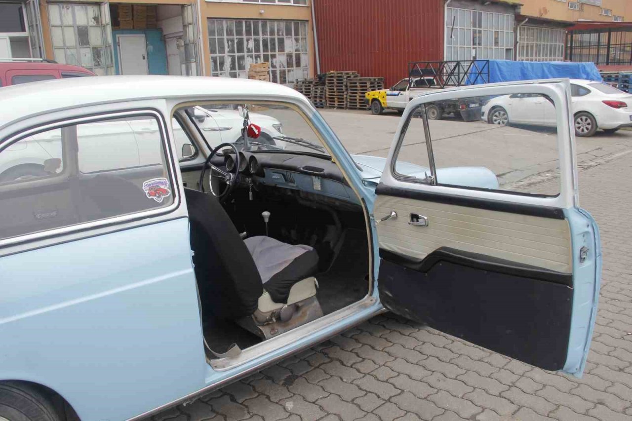 Gözü gibi baktığı nostaljik aracına 350 bin lira istedi