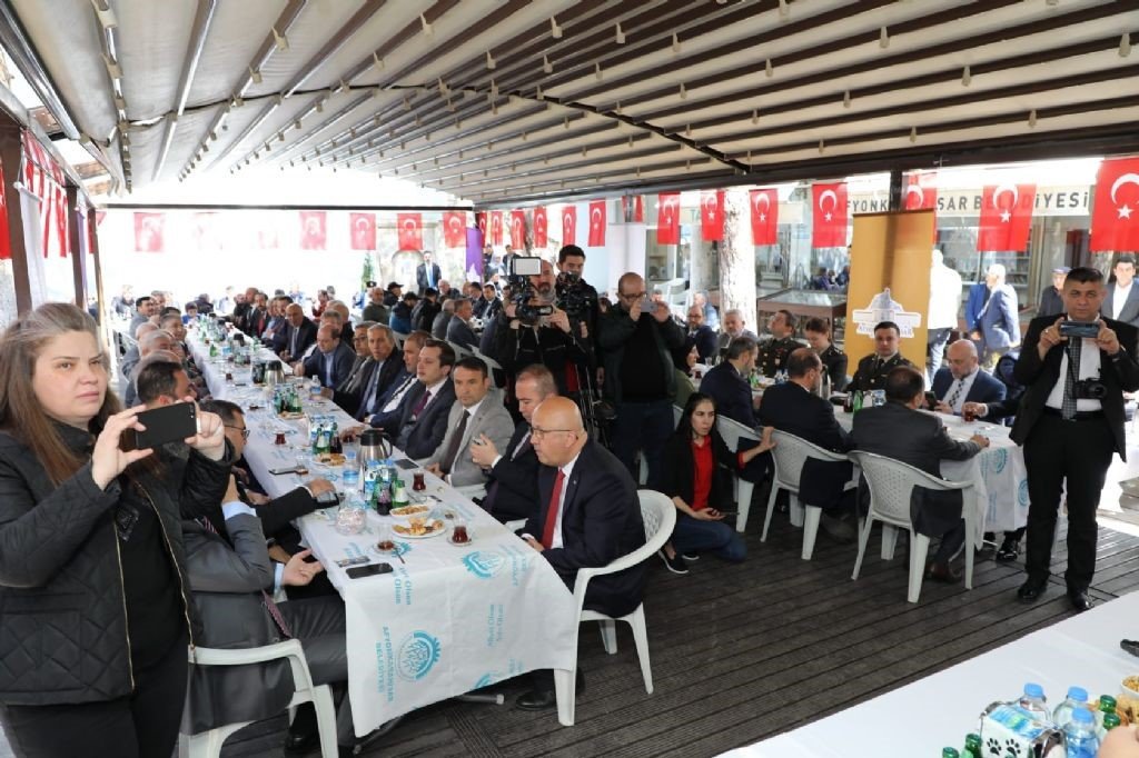 Afyonkarahisar protokolü bayramlaştı