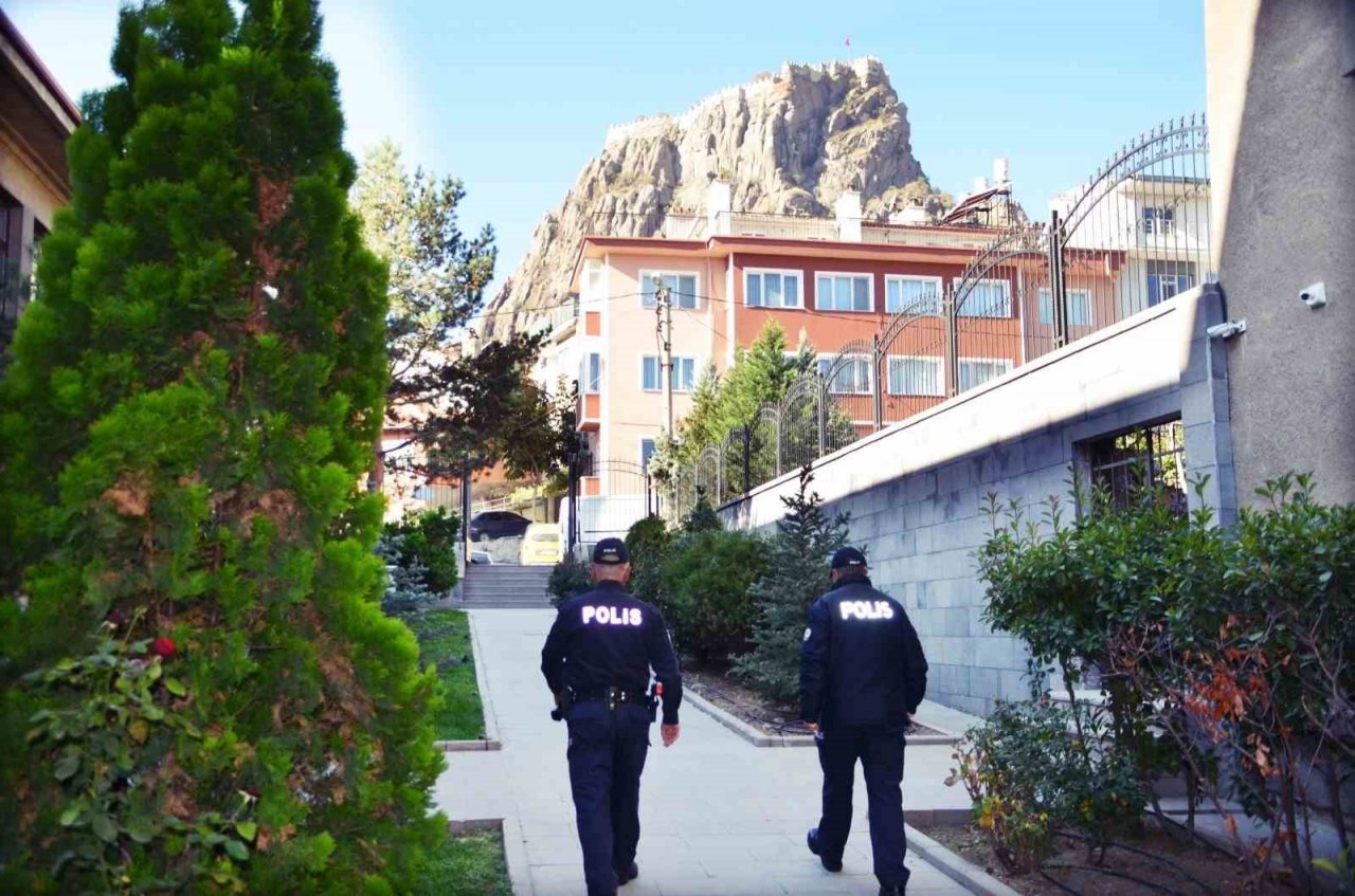 Polis bayramda da mesai mefhumu gözetmeden çalışıyor