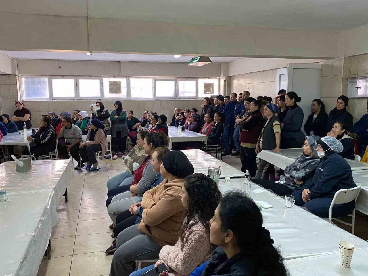 Jandarma ekipleri kadınları bilgilendirmeye devam ediyor