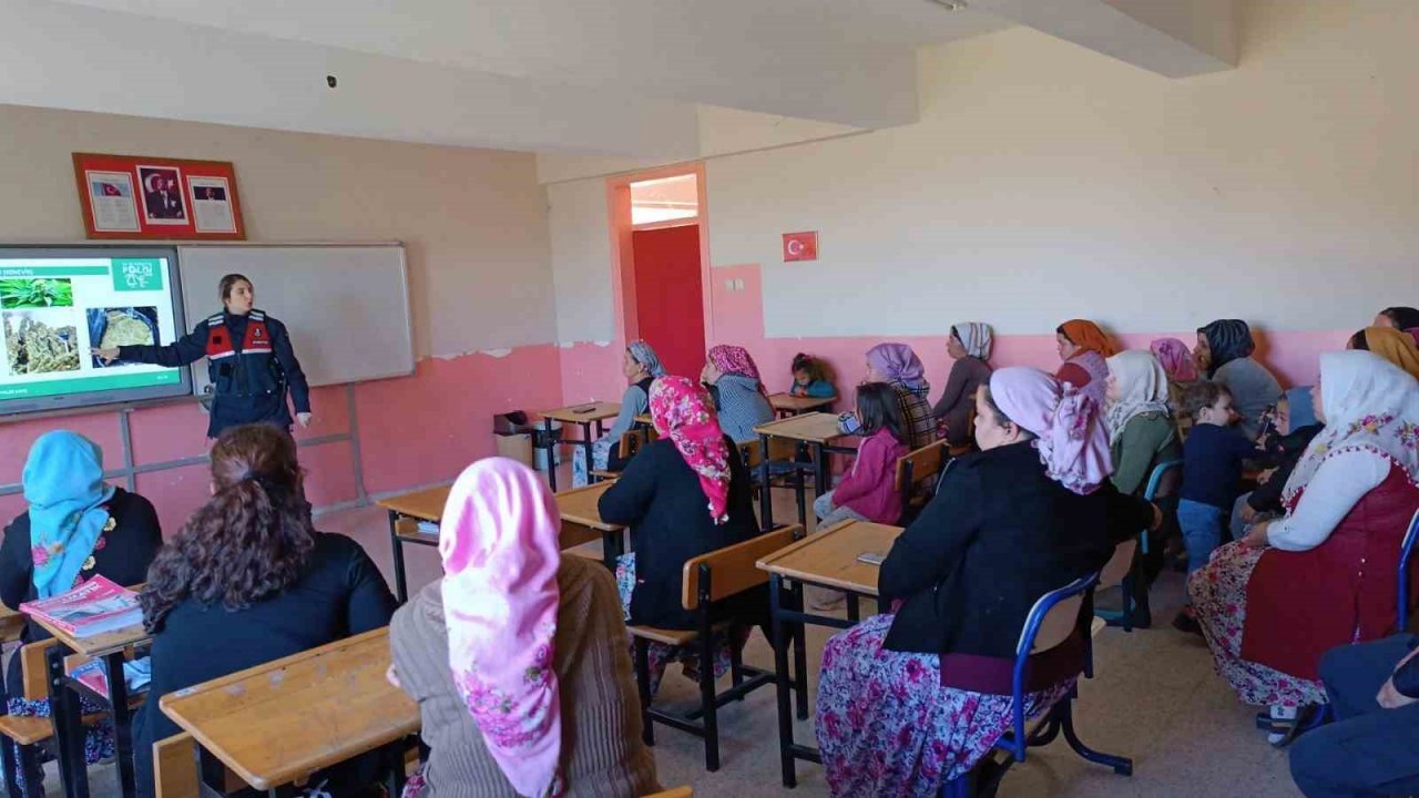 Jandarma ekipleri kadınları bilgilendirmeye devam ediyor