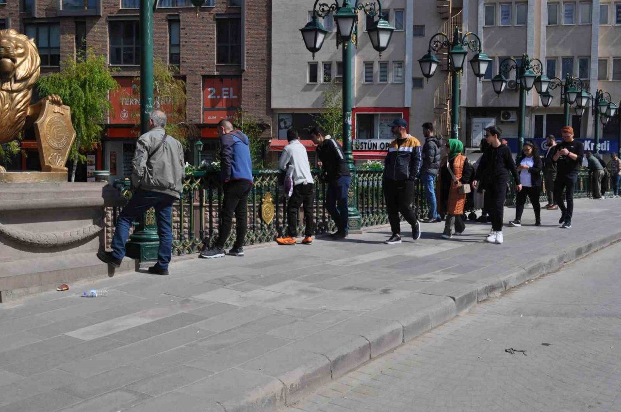 Gondol turlarında bayram yoğunluğu