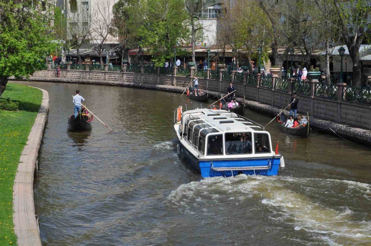 Gondol turlarında bayram yoğunluğu