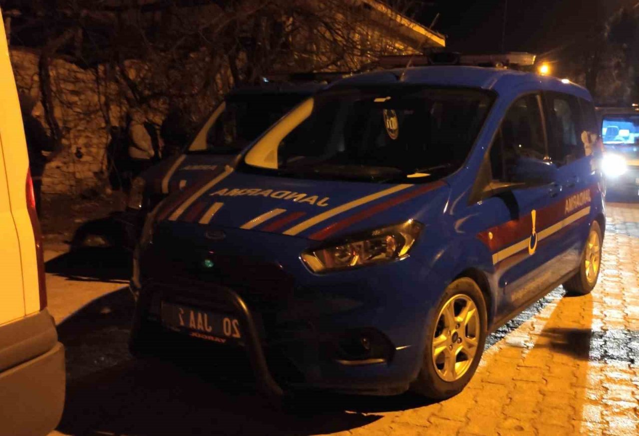 Yaşlı adam banyoda ölü bulundu