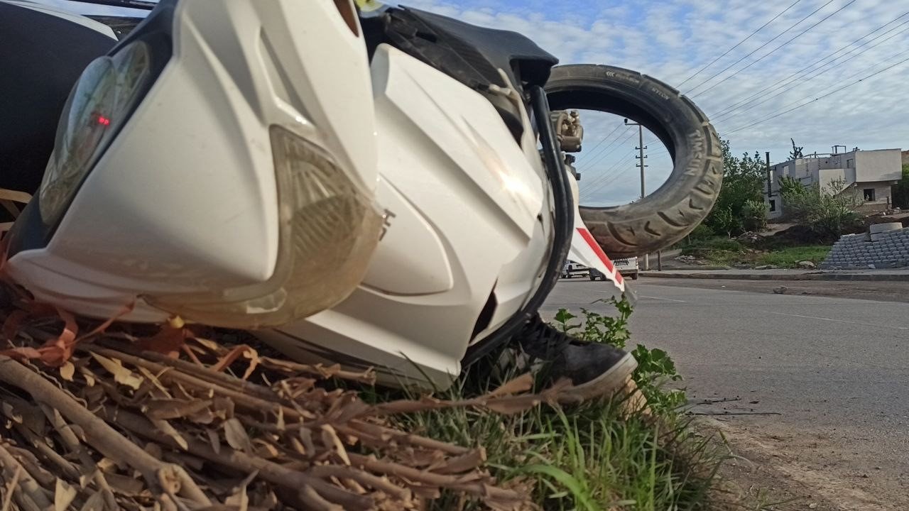 Motosikletle gezen arkadaşları kaza ayırdı: 1 ölü, 1 yaralı