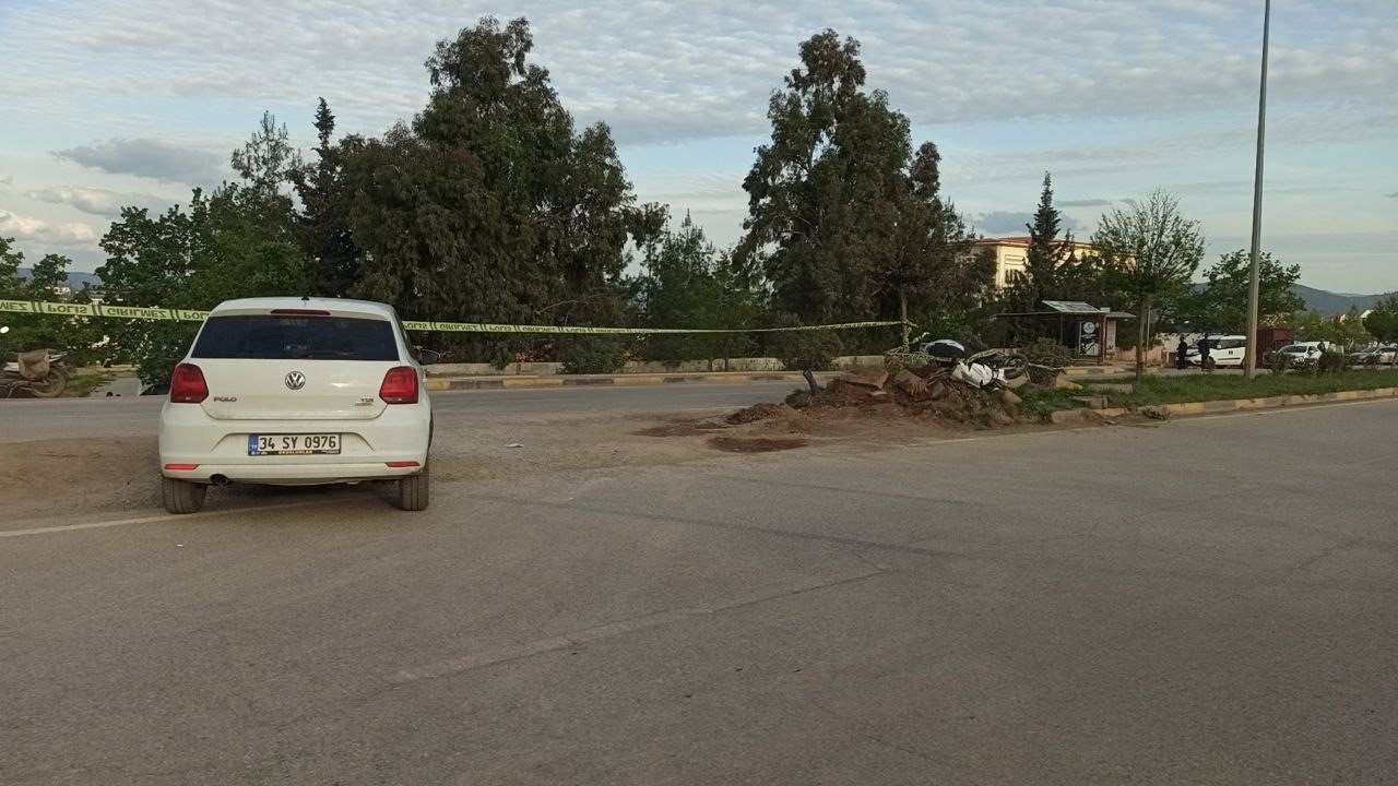 Motosikletle gezen arkadaşları kaza ayırdı: 1 ölü, 1 yaralı