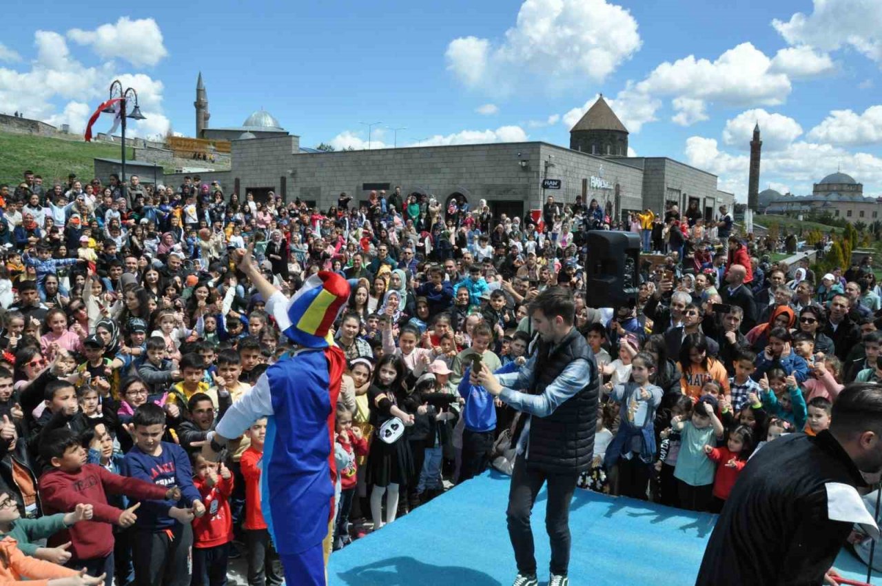 Kars’ta Çocuk Şenliği düzenlendi