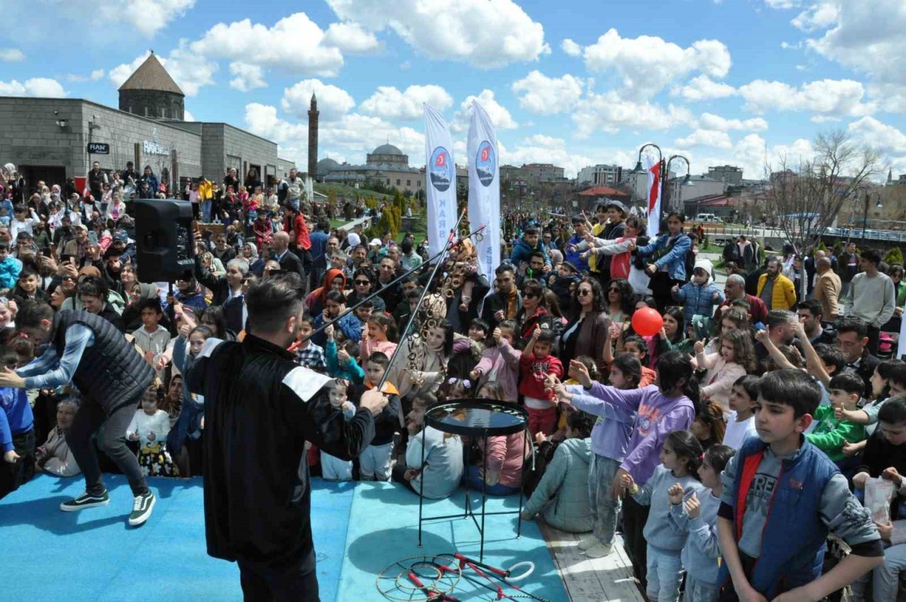 Kars’ta Çocuk Şenliği düzenlendi