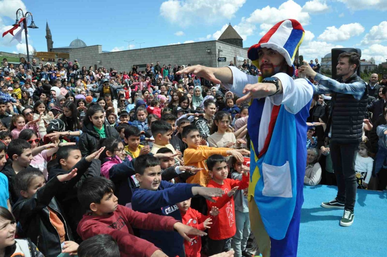 Kars’ta Çocuk Şenliği düzenlendi