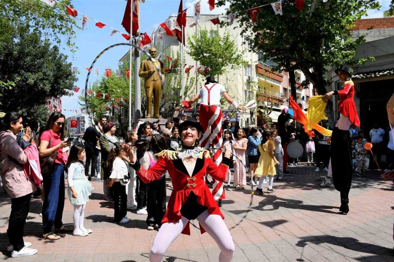 Kuşadası’nda çifte bayram sevinci yaşanıyor