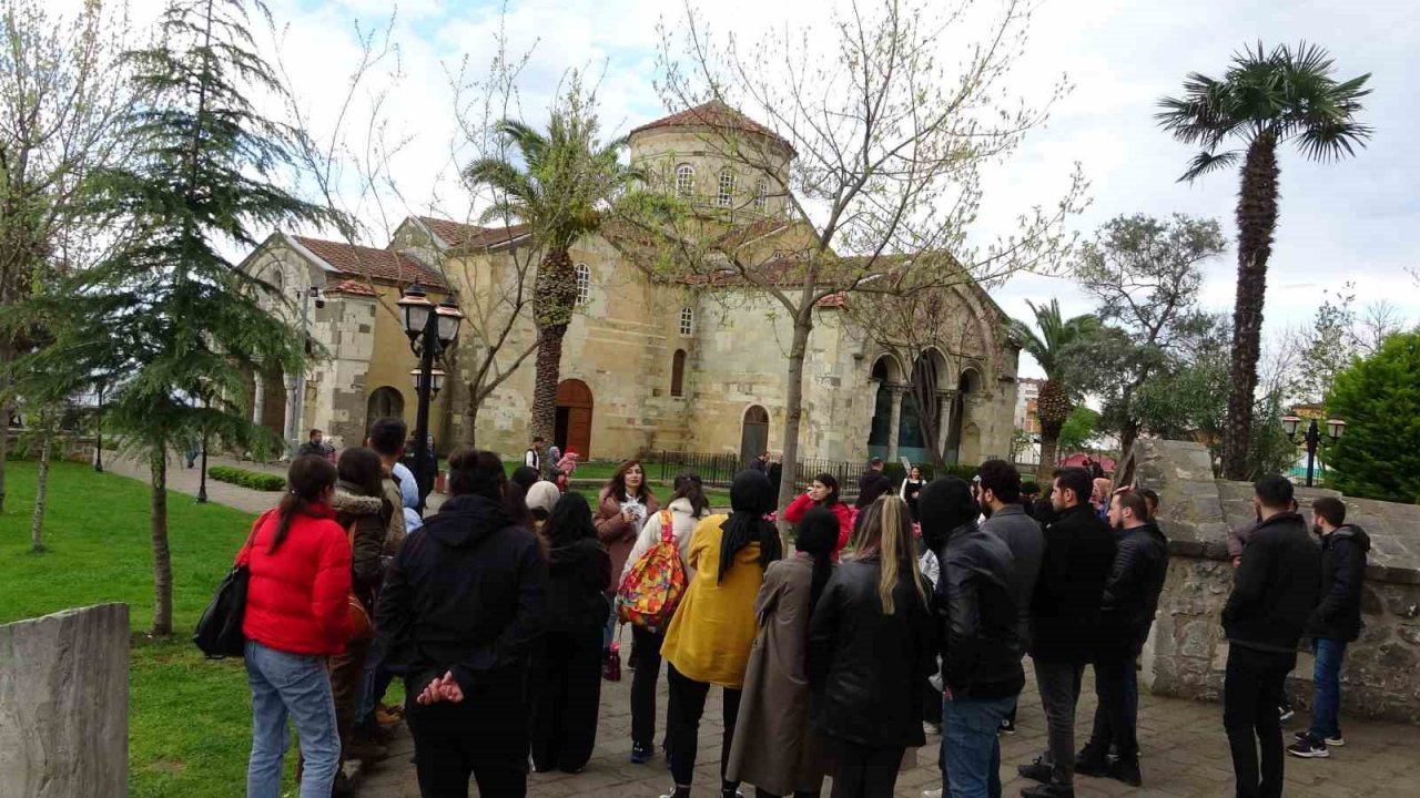 Trabzon’daki Ayasofya Camiinde Ramazan Bayramı yoğunluğu