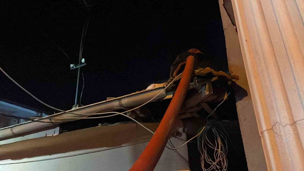 Bayram gecesi çıkan yangın mahalleliyi sokağa döktü