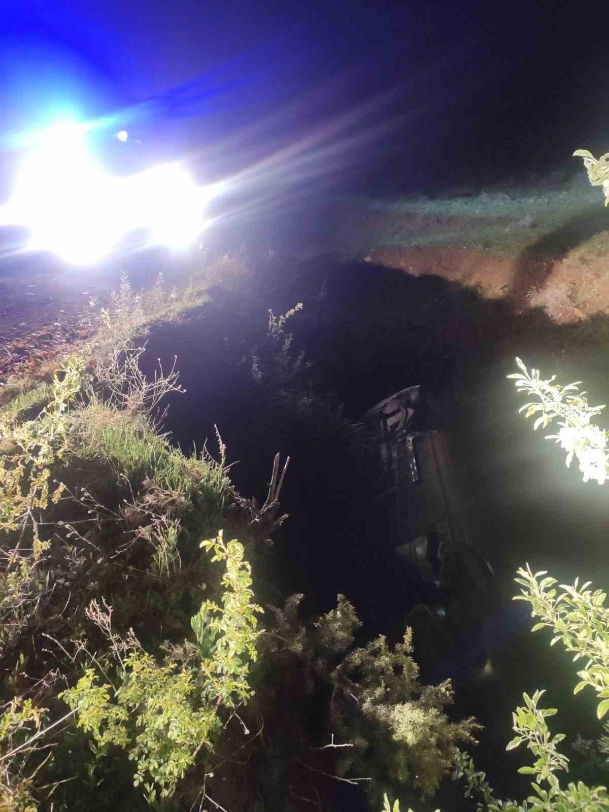 Amasya’da otomobil uçuruma devrildi, 6 yaralı