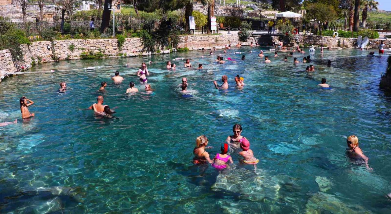 Pamukkale’de bayram yoğunluğu