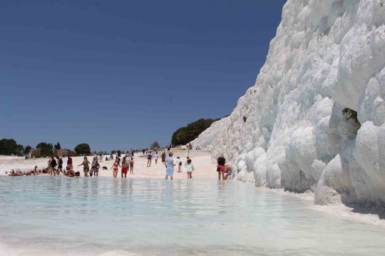 Pamukkale’de bayram yoğunluğu