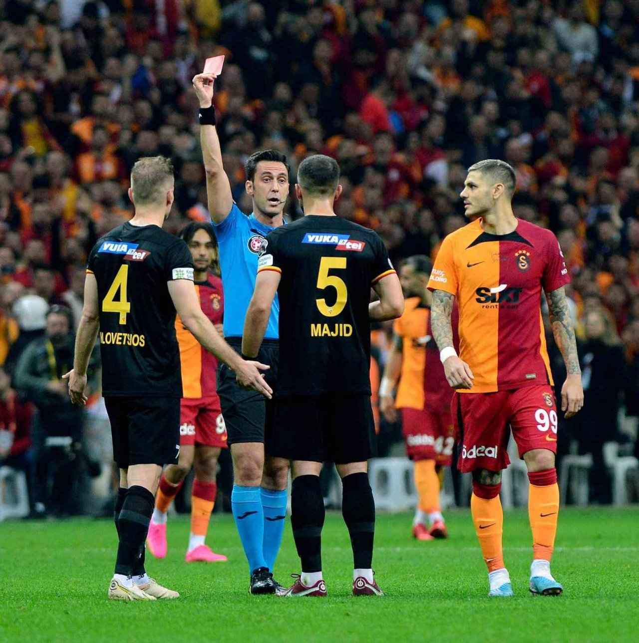 Majid Hosseini’ye 2 maç ceza