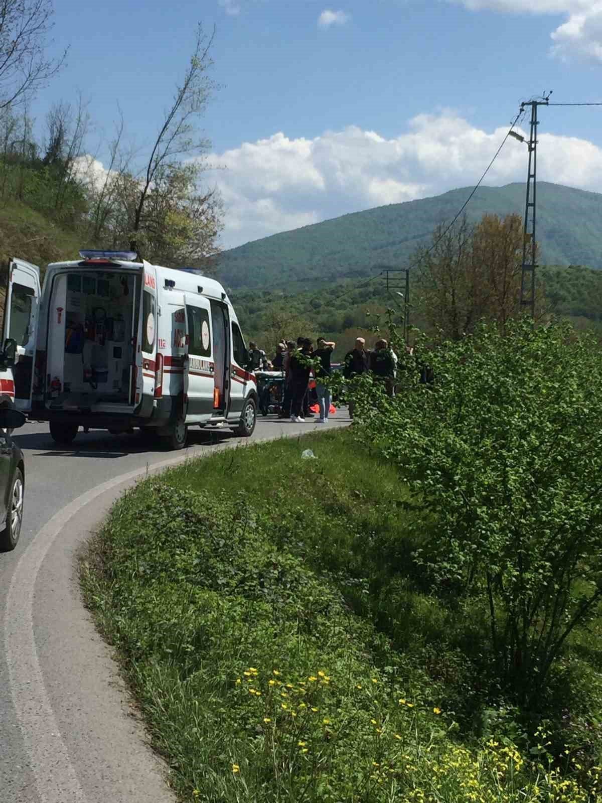 Alaplı’da motosiklet otomobille çarpıştı: 2 yaralı
