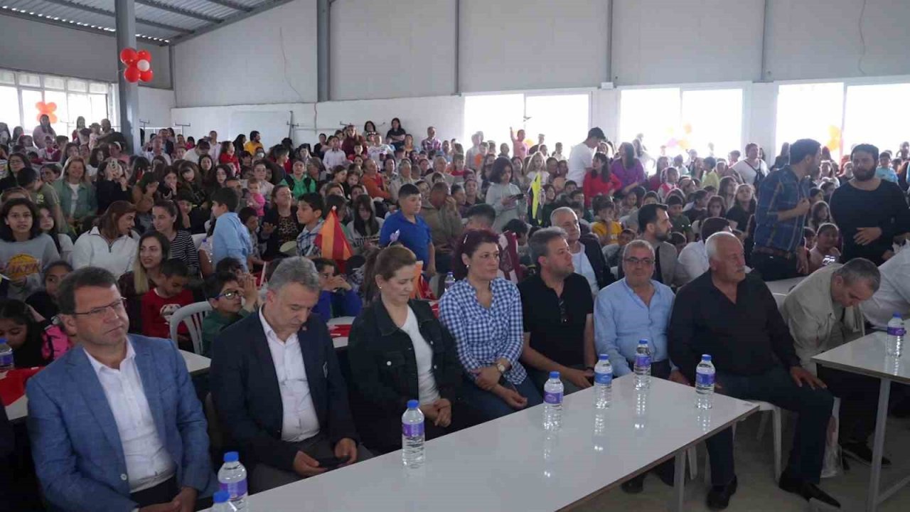 Savaş, depremzede çocuklarla buluştu