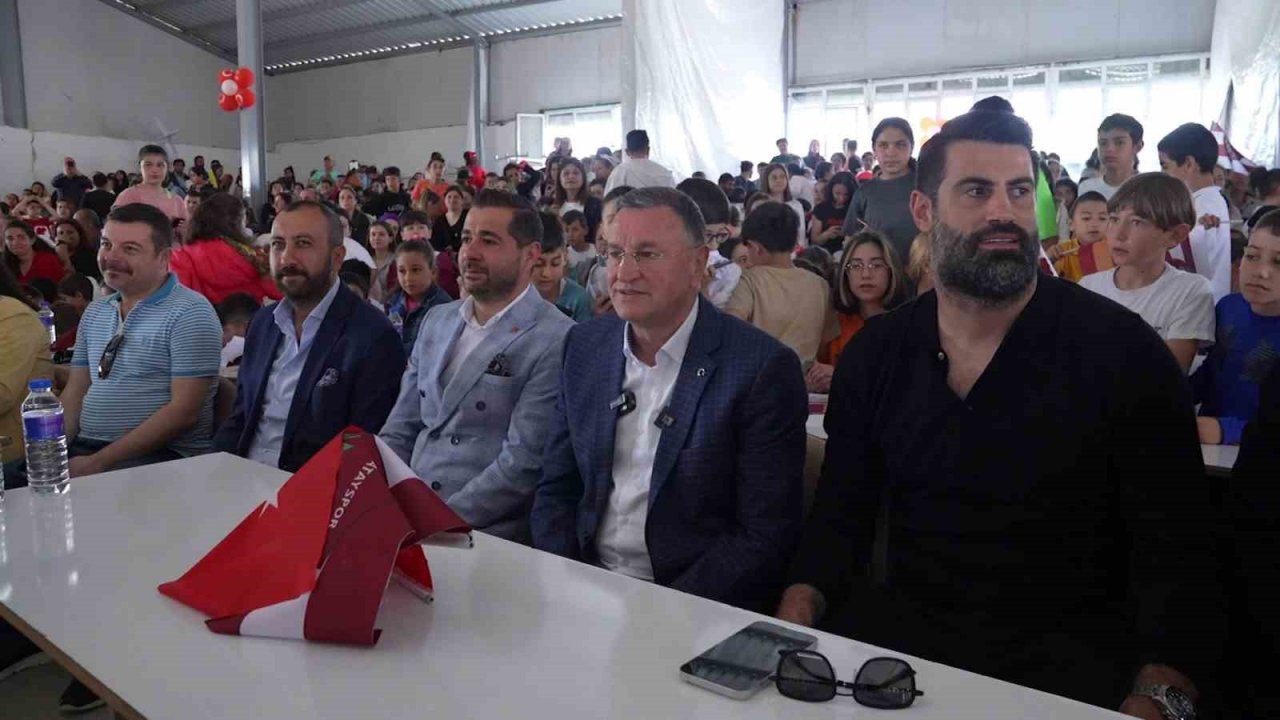 Savaş, depremzede çocuklarla buluştu