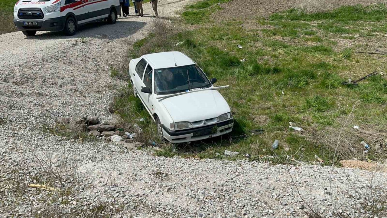 Bayram ziyaretine giden aileyi taşıyan otomobil şarampol’e girdi 4 kişi yaralandı