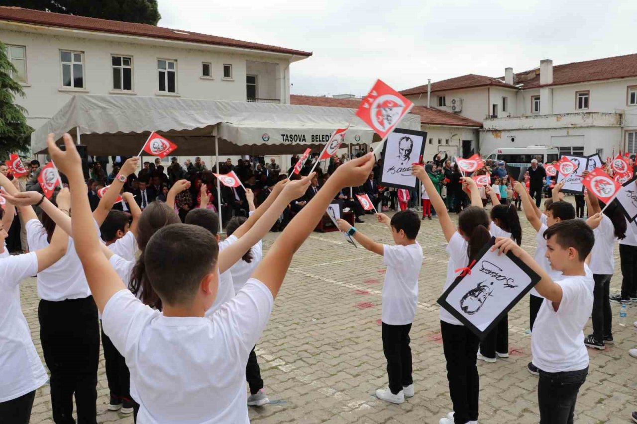 Taşova’da 23 Nisan coşkuyla kutlandı