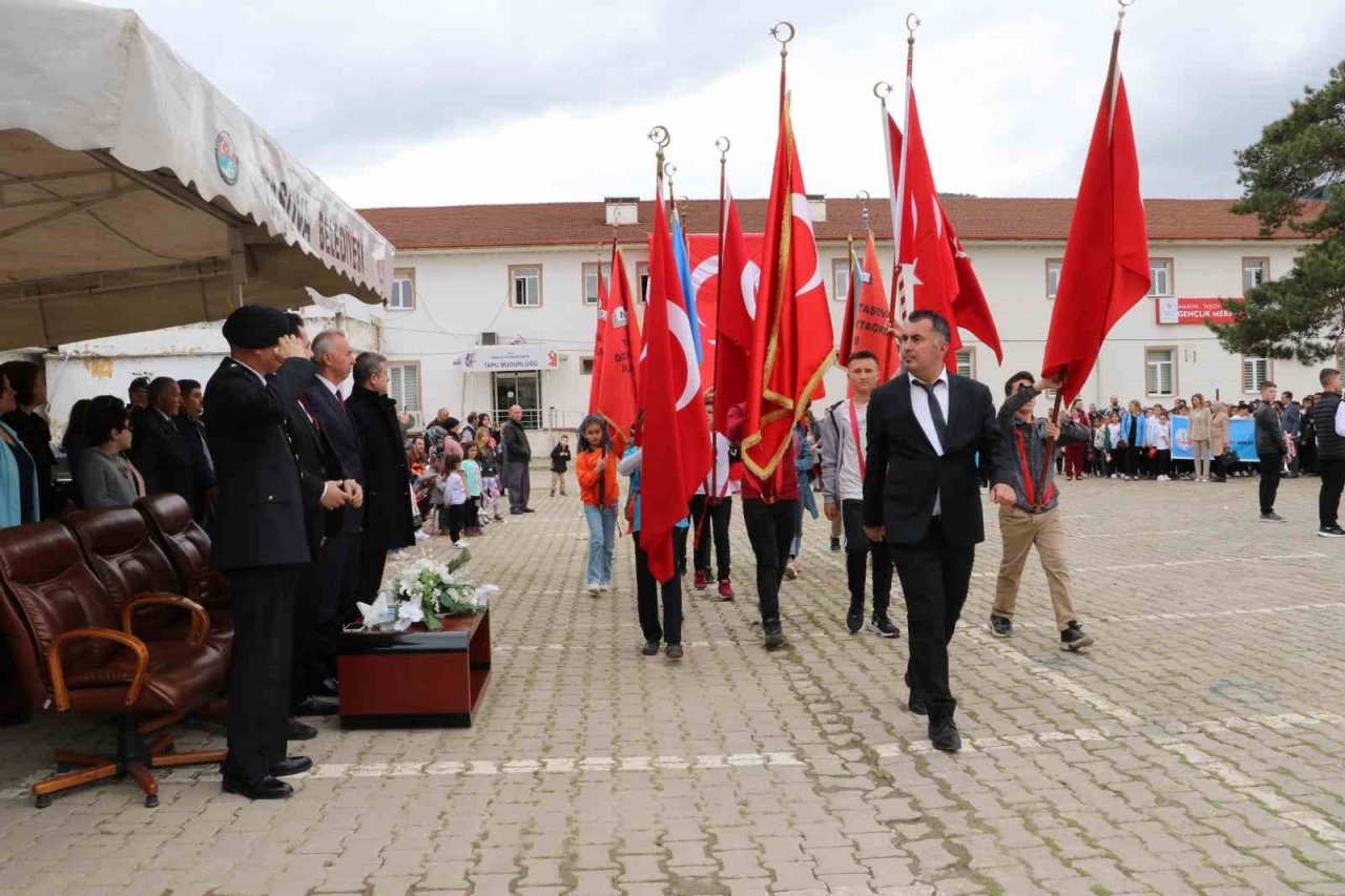 Taşova’da 23 Nisan coşkuyla kutlandı