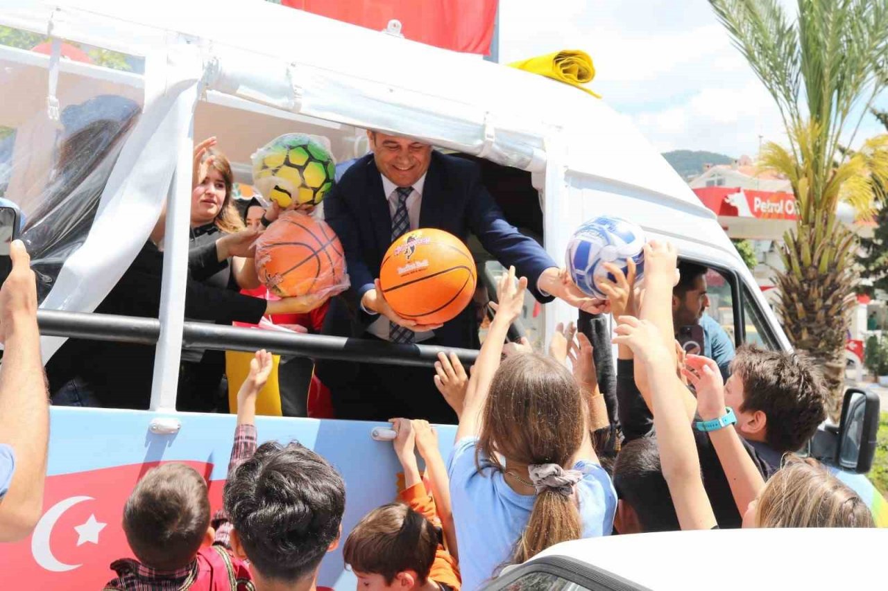 Kaş Belediyesinden çocuklara 23 Nisan hediyesi
