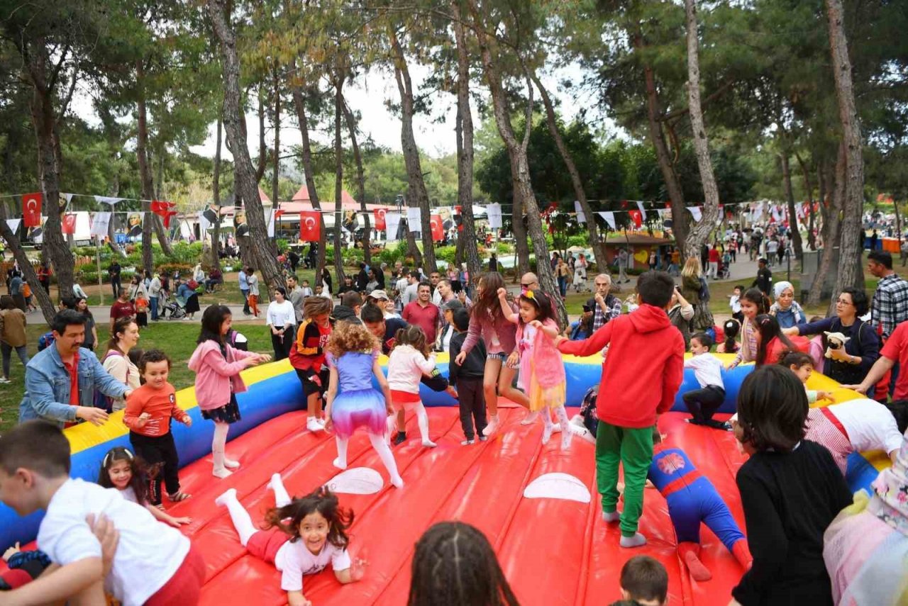 Konyaaltı’nda 23 Nisan coşkusu