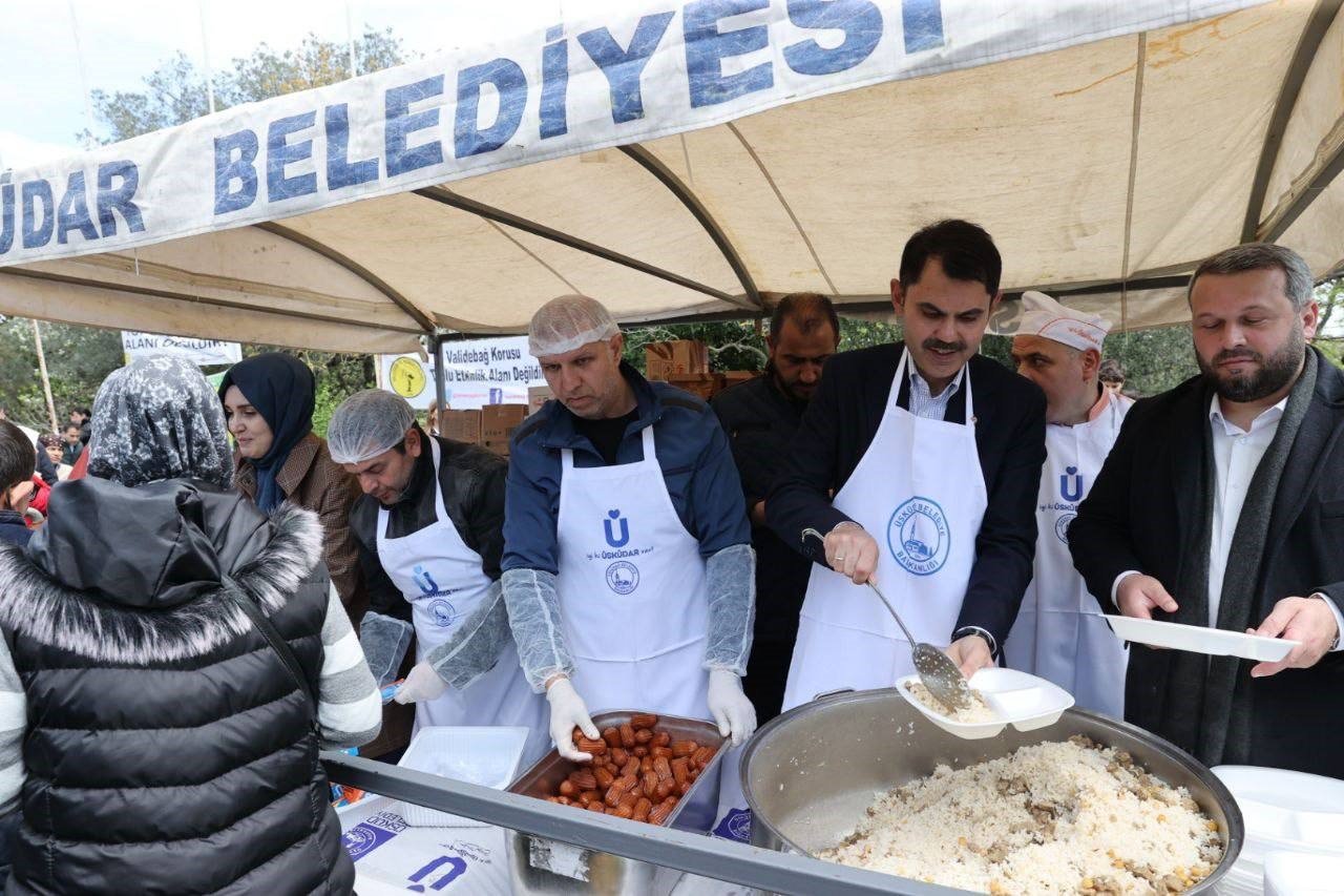 Bakan Murat Kurum, "Tüm gençlerimize birlikte, Türkiye Yüzyılı’nı armağan edeceğiz ve ülkemizin nice egemenlik bayramlarını işte burada olduğu gibi büyük bir coşku içerisinde, büyük bir mutluluk içerisinde hep birlikte kutla