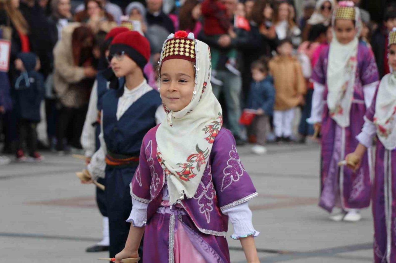 Bandırma’da 23 Nisan coşkuyla kutlandı