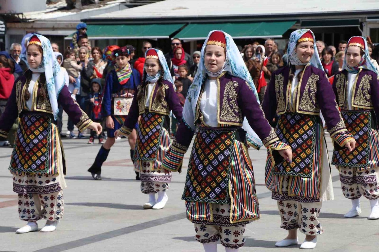 Bandırma’da 23 Nisan coşkuyla kutlandı