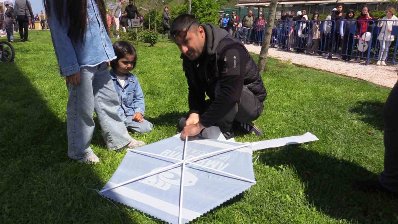 Bandırma’da uçurtma şenliği