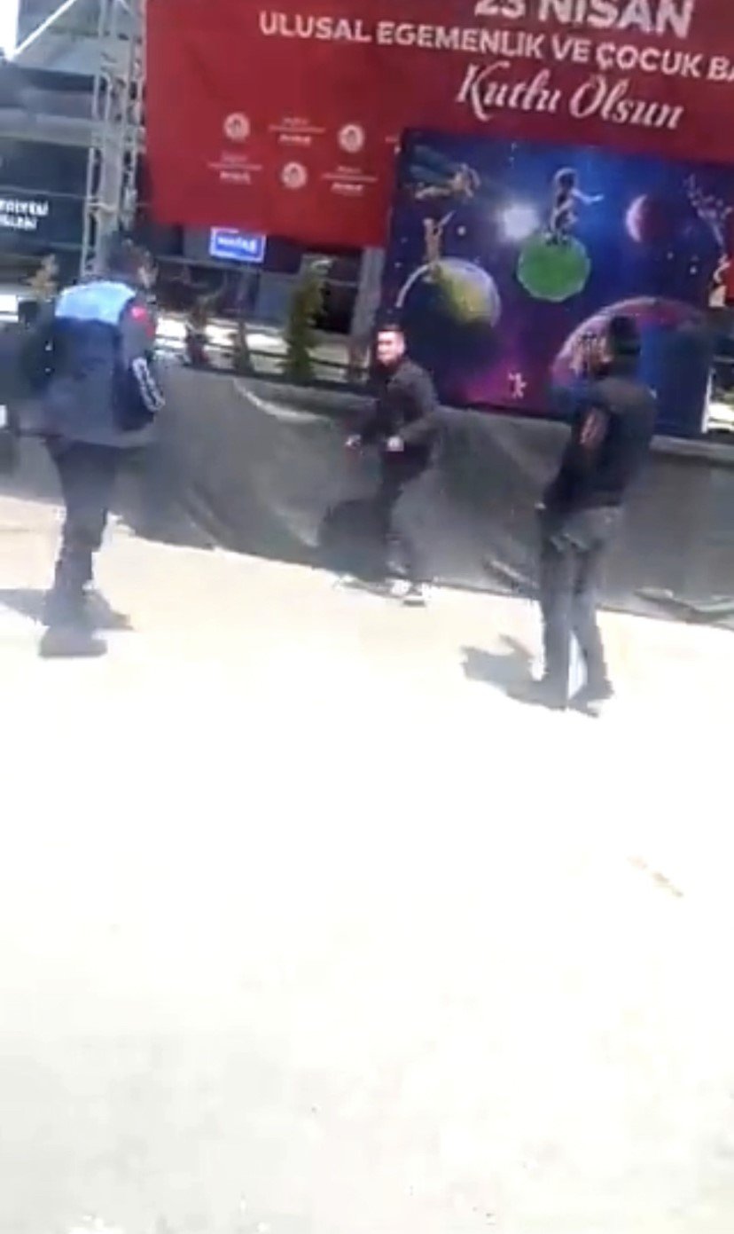 Maltepe Belediyesi çocuk etkinliğinde korkutan olay: Bıçaklı saldırgan bir anda sahneye çıktı