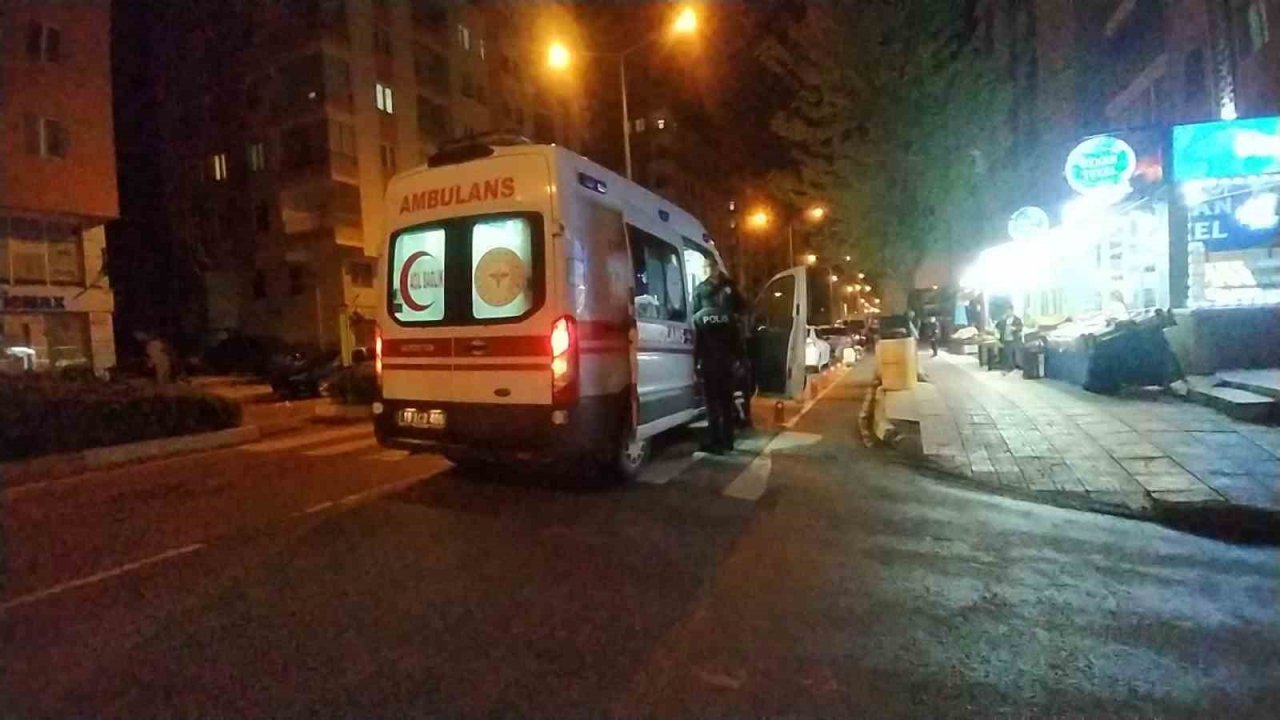 Bıçaklı kavgada yaralandı, otomobiliyle gelip yardım istedi