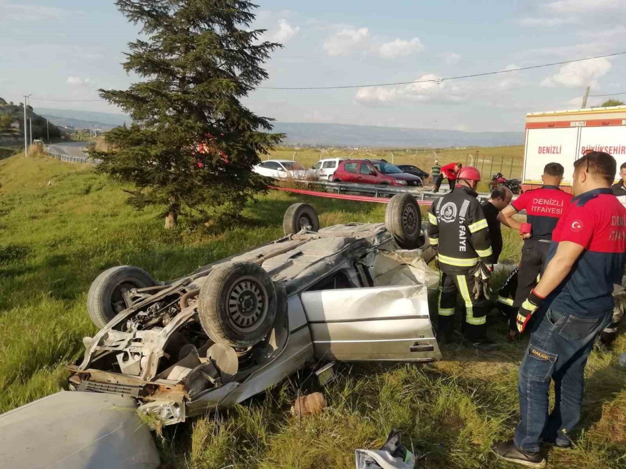 Bayram ziyaretinden dönen ailenin aracı takla attı: 1’i ağır 3 yaralı