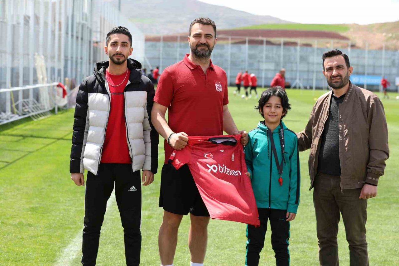 Rıza Çalımbay, görevini temsili olarak genç Abdullah’a devretti