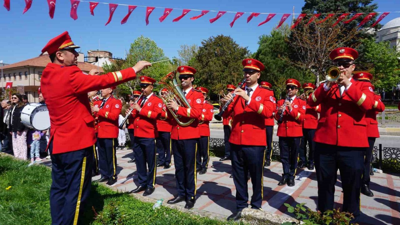 Edirne’de 23 Nisan Ulusal Egemenlik ve Çocuk Bayramı coşkuyla kutlandı