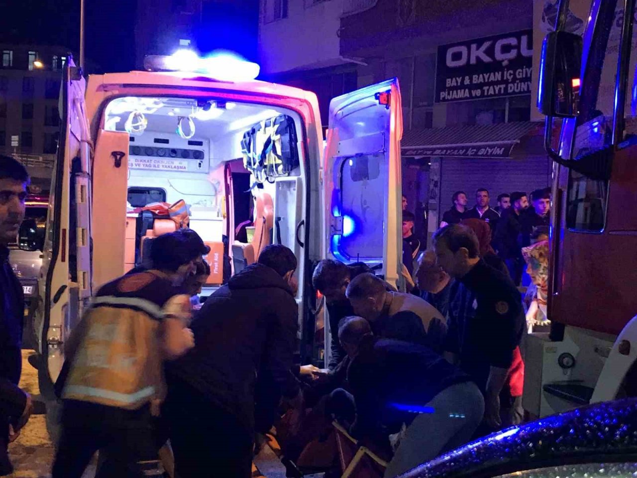 Elini kıyma makinesine kaptırdı, bir saatlik çalışma sonucunda kurtarıldı